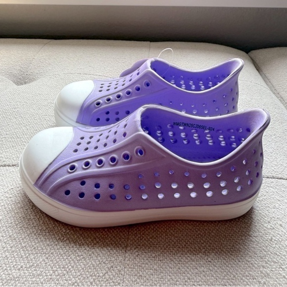 Wonder Nation youth size 7-8 lightweight water shoes